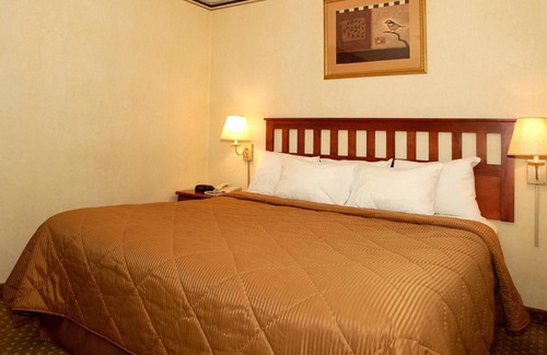 Hunters Point Hotel | Red Lion Inn & Suites Long Island City
