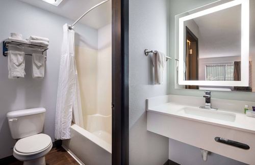 Ontario Hotel | Red Lion Inn & Suites Ontario