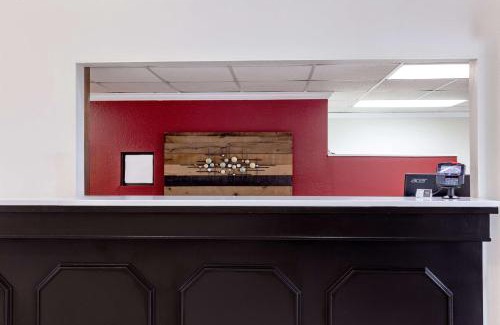 Mitchell Hotel | Red Lion Inn & Suites Pontoon Beach