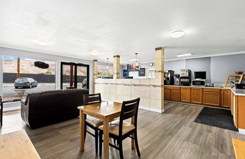 Yakima Hotel | Red Lion Inn & Suites Yakima