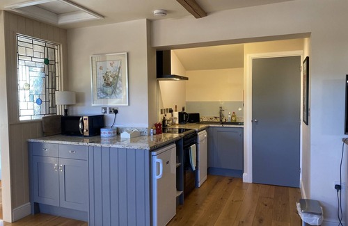 Chelmondiston Apartment | Red lion little barn