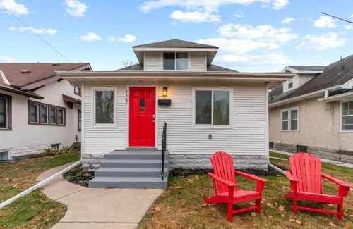 Regina House | Red Maple