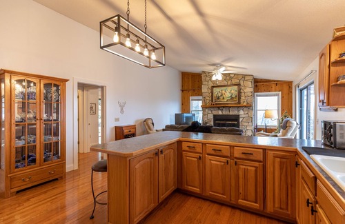 Frank House | Red Mountain Lodge - Sunrise and Sunset Mountain Views, Hot Tub, Pool Table