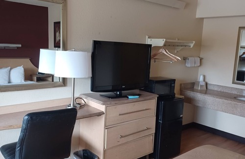 Belleville Hotel | Red Oak Inn Detroit Metro Airport - Belleville