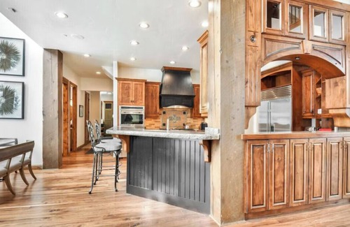 The Timbers House | Red Pine Estate Ski-in Ski-out masterpiece in Canyons Village at the Park City Mountain Resort. Simply ski out the back door and within 20 seconds you are at the base terminal of the new 10-passenger Sunrise Gondola! It's amazing!