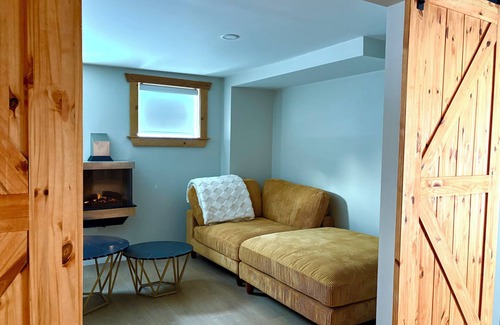 Rossland Ski Chalet | Red Powder House with Foosball Table. Downtown Rossland 5 min to Red Mountain