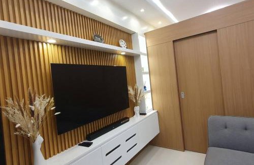 Legazpi Village Apartment | Red Residence Makati-Cozy Condo Unit with Balcony