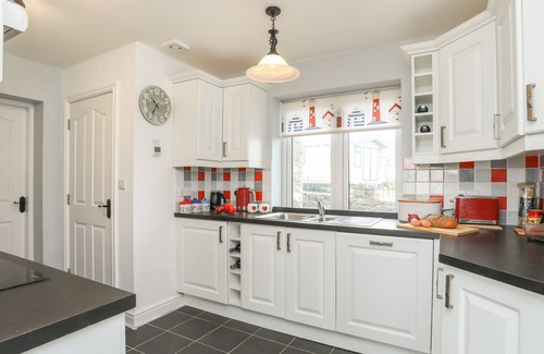 Llandanwg Cottage | RED RIDGE, luxury holiday cottage, with open fire in Harlech