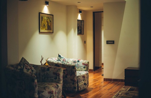 Tezpur Hotel | Red River Bungalow