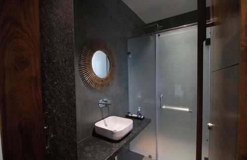 Tezpur Hotel | Red River Bungalow