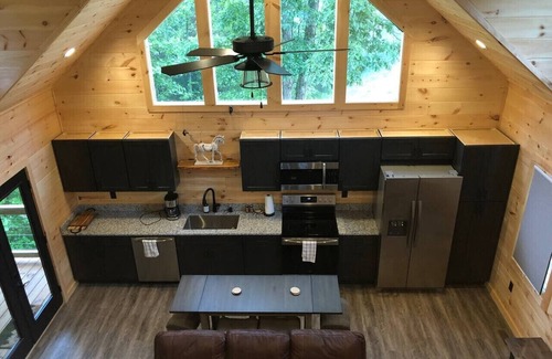 Campton Cabin | Red River Gorge Broken Horse Luxury Hot tub Wi-Fi