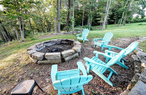 Campton House | Red River Gorge Farmhouse Near Lake Fiber WiFi