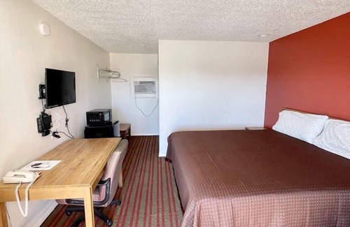 Clarksville Hotel | Red River Inn