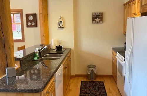 Rossland Condo | Red Robb #6 - 2 bedroom Sleeps 6