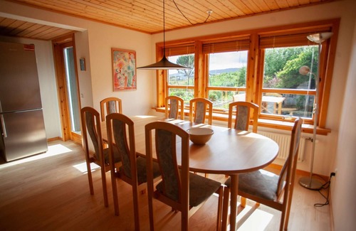 Torshavn House | Red Robin - 4 bedroom house next to Svartifoss Waterfall