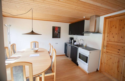Torshavn House | Red Robin - 4 bedroom house next to Svartifoss Waterfall