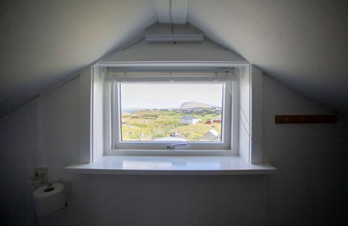 Torshavn House | Red Robin - 4 bedroom house next to Svartifoss Waterfall