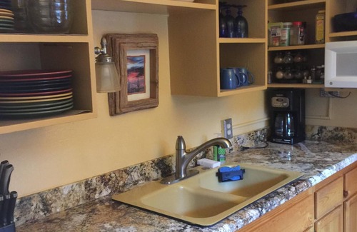 Sedona House | Red rock canyon views! Private. Everything you need. Artist touches abound