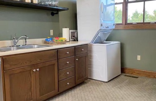 Conception House | Red Rock Loft - Pet Friendly Hunter's Dream