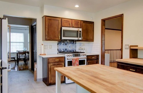 Bear Creek House | Red Rocks, Family Friendly Yard & Cul-de-sac, Chefs Kitchen to Host the Holidays