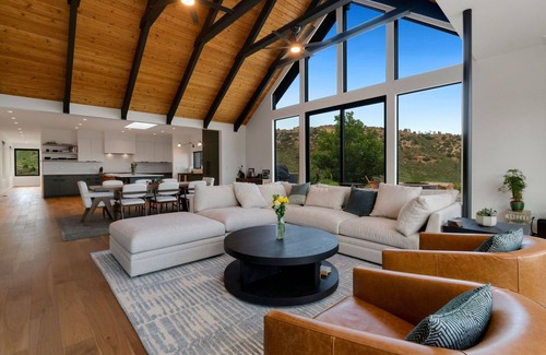Morrison House | Red Rocks Hideaway - located @ entrance 1 - w Hot Tub