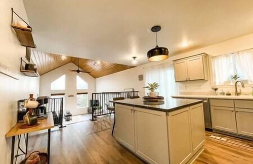 Manitou Springs House | Red Rocks Retreat●Hot Tub●Mtn Views●Trails●Central