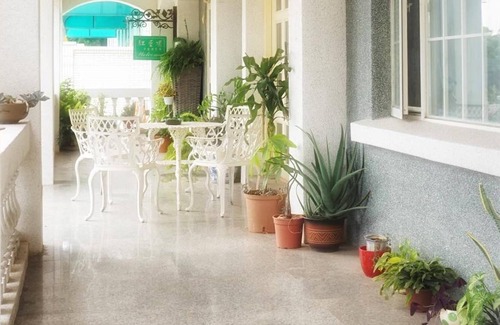 Jinhu House | Red Roof B&B