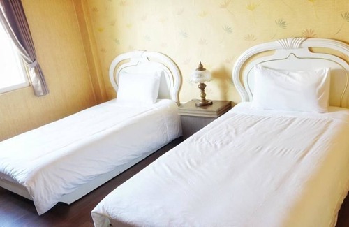 Jinhu House | Red Roof B&B
