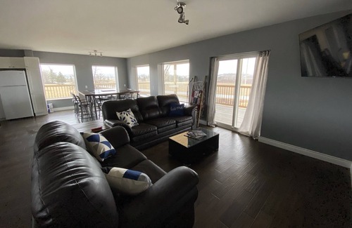 Meaford Ski Chalet | Red Roof Chalet in close proximity to beaches, trails, golf and Blue Mountains.
