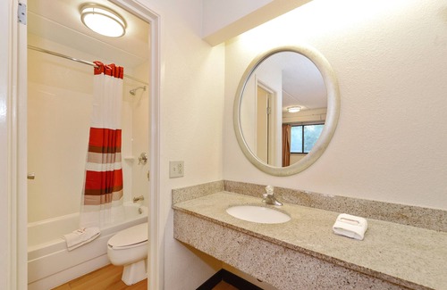 Akron Hotel | Red Roof Inn Akron