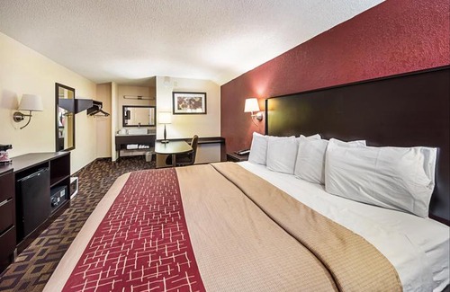 Anderson Hotel | Red Roof Inn Anderson IN