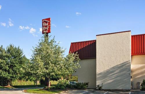 Middleburg Heights Hotel | Red Roof Inn Cleveland Airport - Middleburg Heights