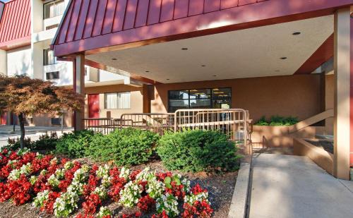 Middleburg Heights Hotel | Red Roof Inn Cleveland Airport - Middleburg Heights