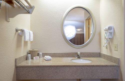 Willoughby Hotel | Red Roof Inn Cleveland - Mentor/Willoughby
