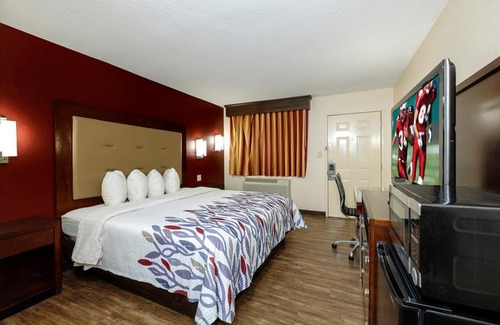 Columbus Hotel | Red Roof Inn Columbus MS