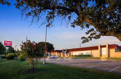 McKinney Hotel | Red Roof Inn & Conference Center McKinney