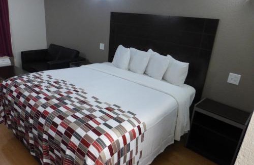 Central City Hotel | Red Roof Inn Corpus Christi North - Near Downtown