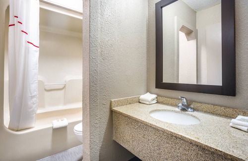 Farmington Hills Hotel | Red Roof Inn Detroit - Farmington Hills