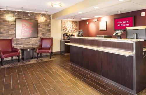 Madison Heights Hotel | Red Roof Inn Detroit - Royal Oak/Madison Heights