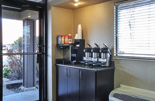 Madison Heights Hotel | Red Roof Inn Detroit - Royal Oak/Madison Heights
