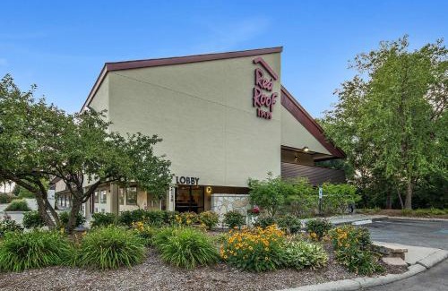 Dearborn Hotel | Red Roof Inn Detroit - Dearborn-Greenfield Village