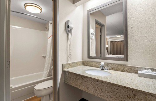 Enfield Hotel | Red Roof Inn Enfield