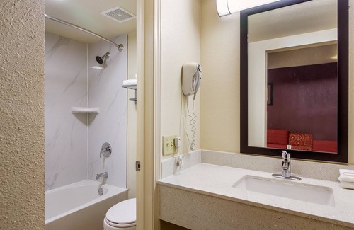 North Shore Hotel | Red Roof Inn Houston East – I-10