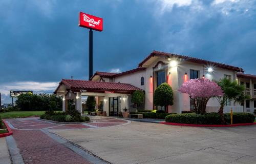 Houston Hotel | Red Roof Inn Houston North - FM1960 & I-45