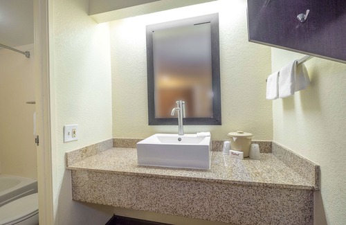 Tougaloo Hotel | Red Roof Inn Jackson North - Ridgeland