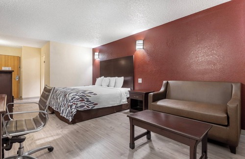La Marque Hotel | Red Roof Inn La Marque