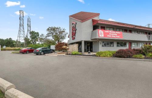 Lansing Hotel | Red Roof Inn Lansing East - MSU