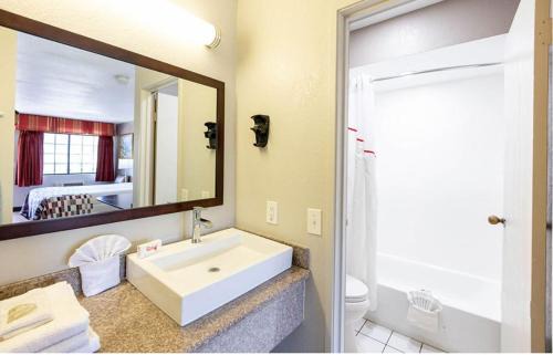 Lompoc Hotel | Red Roof Inn Lompoc