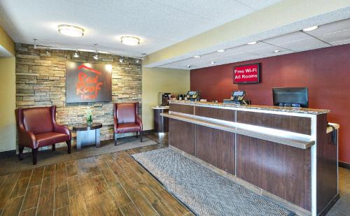 Edgewood Hotel | Red Roof Inn Louisville Expo Airport