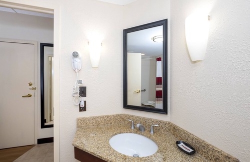 Meriden Hotel | Red Roof Inn Meriden